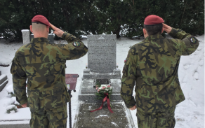 Uctění památky gen. Palečka na plzeňském hřbitově